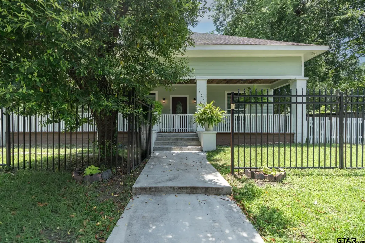 200 W Van St, Lindale, TX 75771 - #1