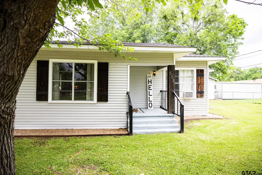 508 Fleming St., Mount Vernon, TX 75457 - #2