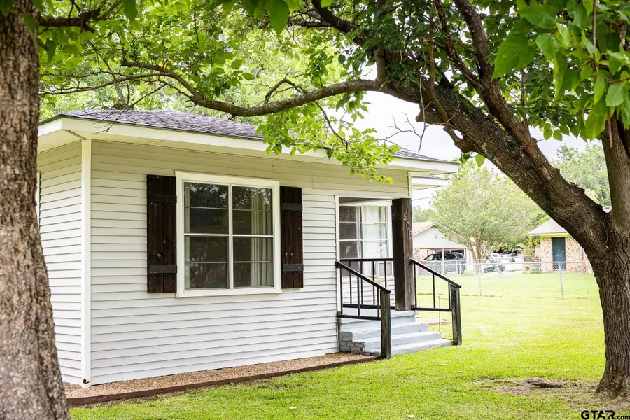 508 Fleming St., Mount Vernon, TX 75457 - #3