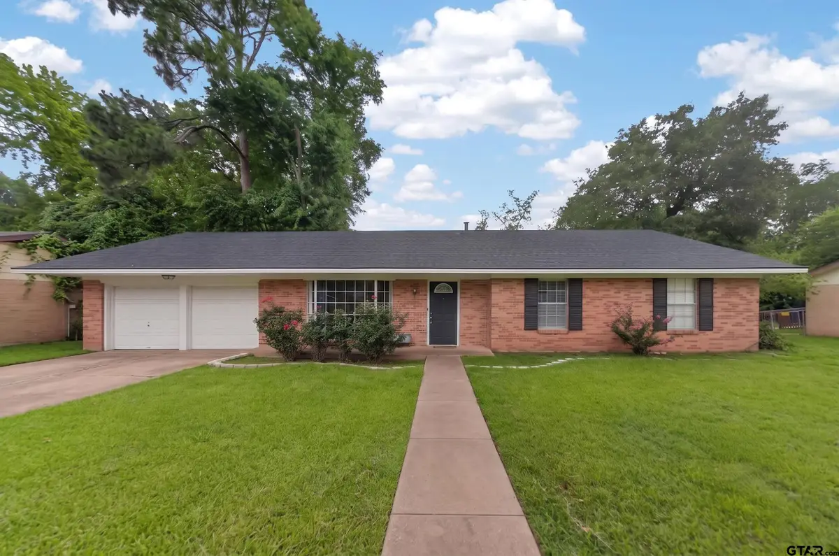 813 E Clinton Avenue, Athens, TX 75751 - #1