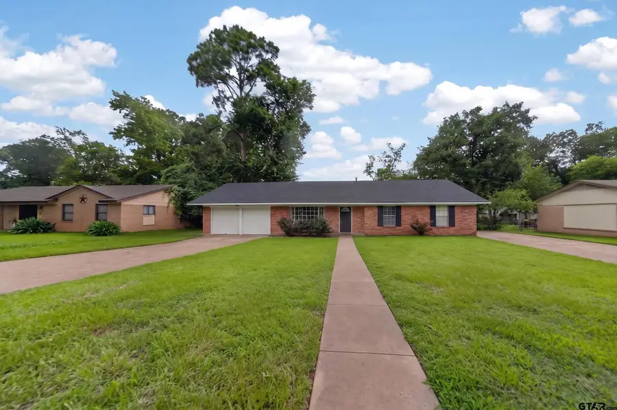 813 E Clinton Avenue, Athens, TX 75751 - #2