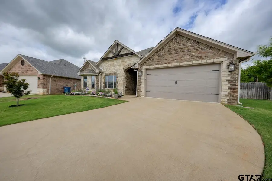 312 Kingdom Blvd, Lindale, TX 75771 - #2