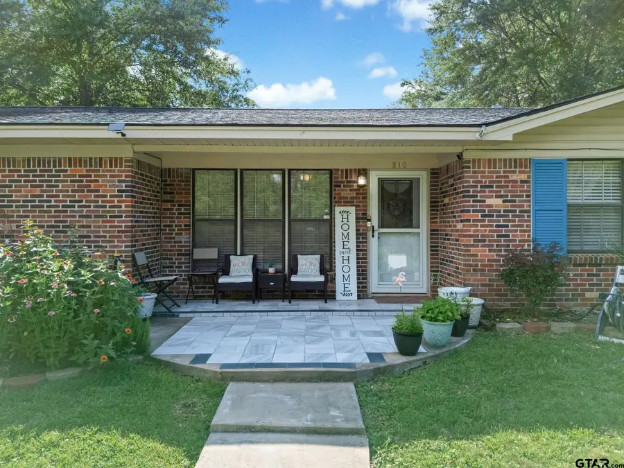 810 Caddo St, Marshall, TX 75672 - #2