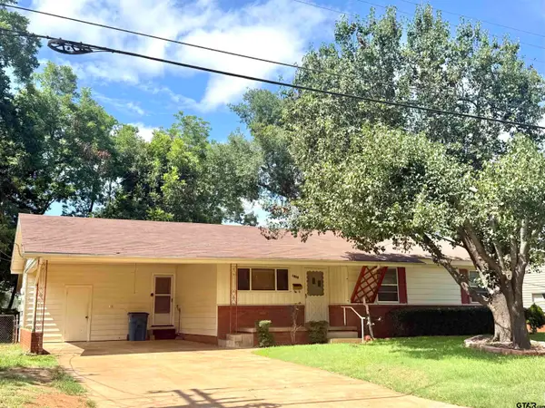 1032 Deaton, Jacksonville,  75766