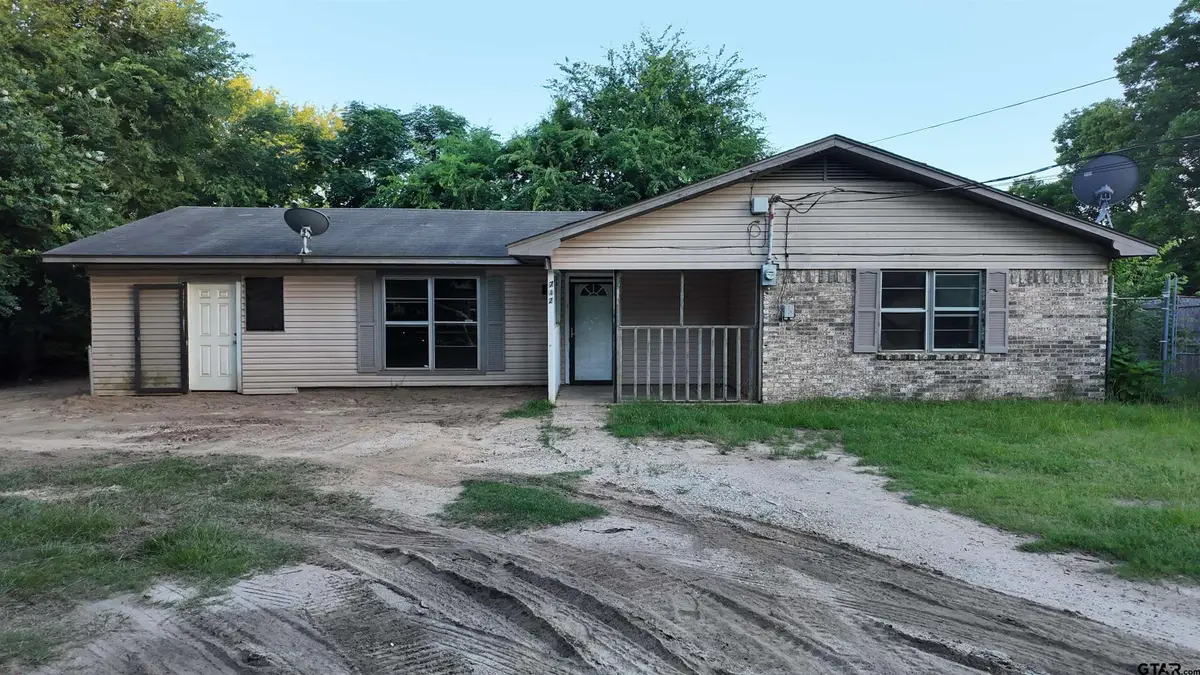 712 Half St, Lindale, TX 75771 - #1