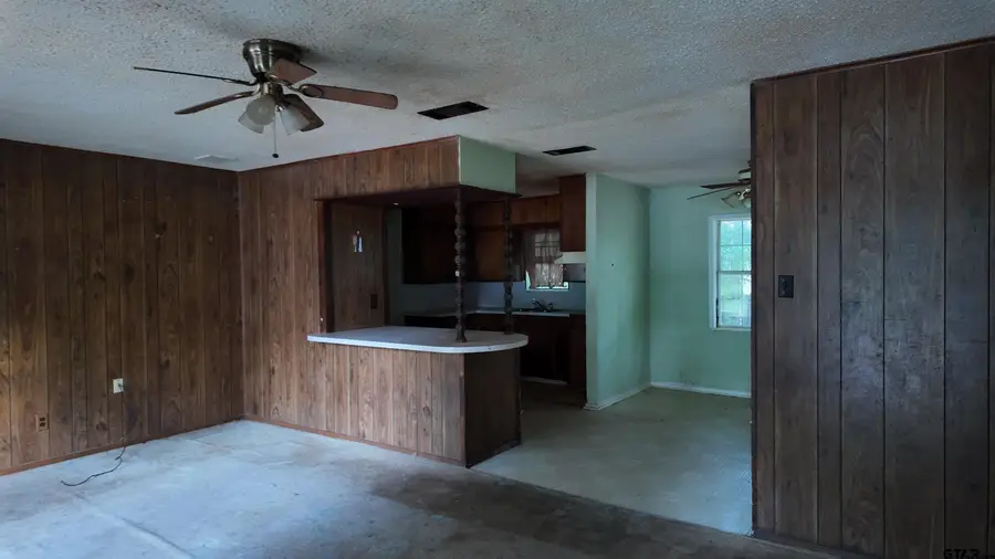 712 Half St, Lindale, TX 75771 - #3