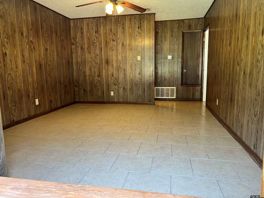3161 Glenda Avenue, Apt 204, Tyler, TX 75704 - #3