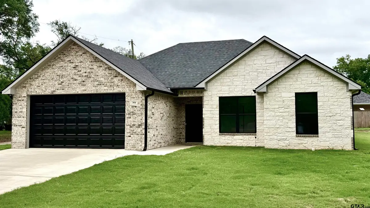 304 S. Bradford St, Arp, TX 75750 - #1