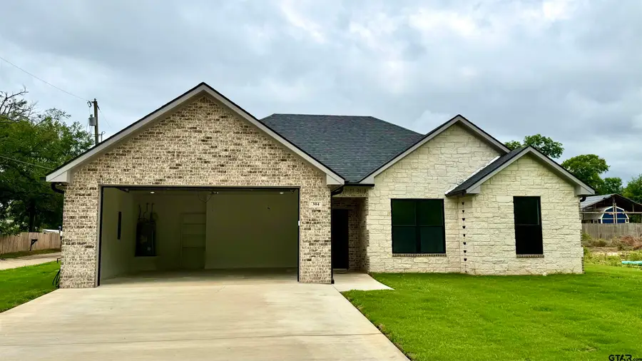 304 S. Bradford St, Arp, TX 75750 - #2