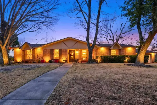 703 Amy Street, Canton, TX 75103