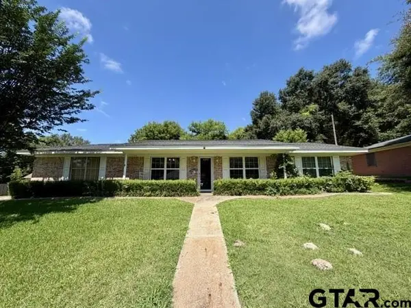 313 S Pecan St, White Oak, TX 75693