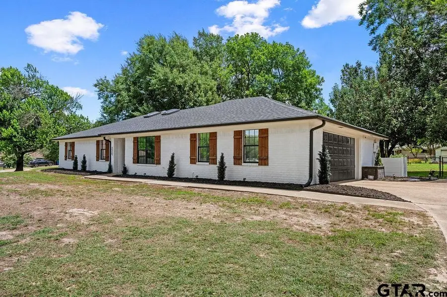 225 Francis Dr, Lindale, TX 75771 - #3