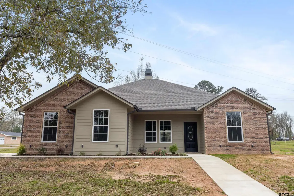 106 Royal St, Gilmer, TX 75645 - #1