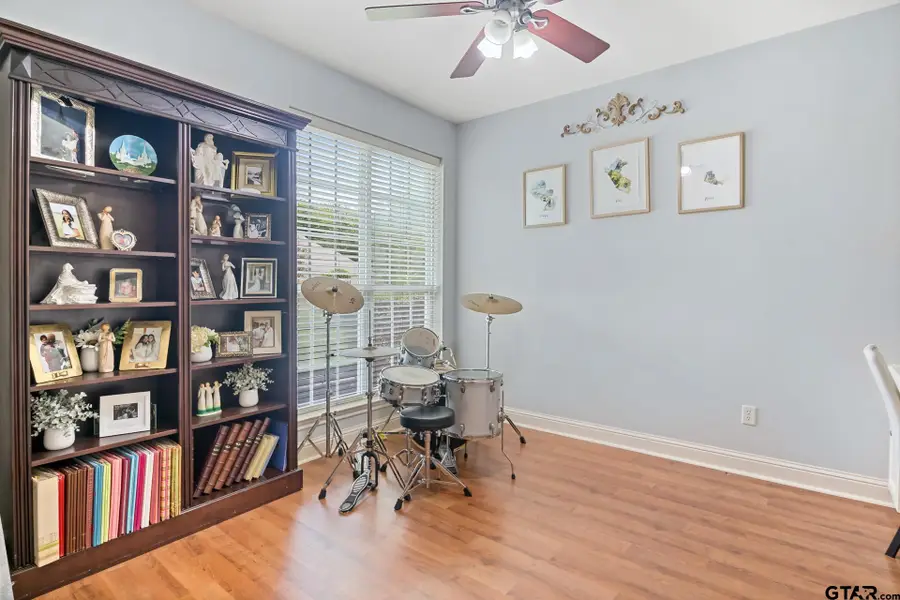910 Holly Hill Ln, Mount Pleasant, TX 75455 - #2