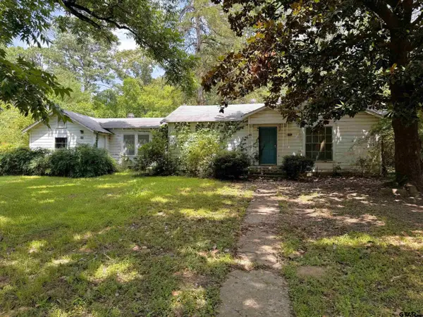 406 Pace Ave., Naples, TX 75568
