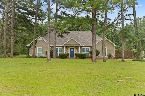 16702 Meadow Crest Dr, Lindale, TX 75771