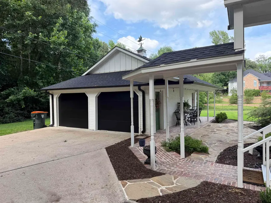 3204 Lake Forest Dr., Tyler, TX 75707 - #3