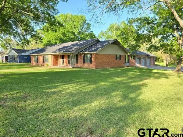 926 Circle Dr., Jacksonville,  75766