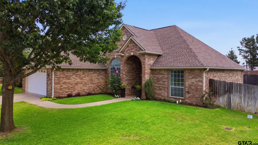 104 Charles, Lindale, TX 75771 - #2