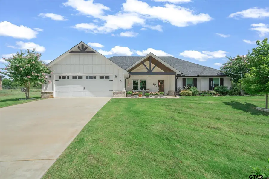 797 Oklahoma St, Van, TX 75790 - #2