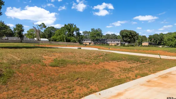 409 Mary Lane, Troup,  75789