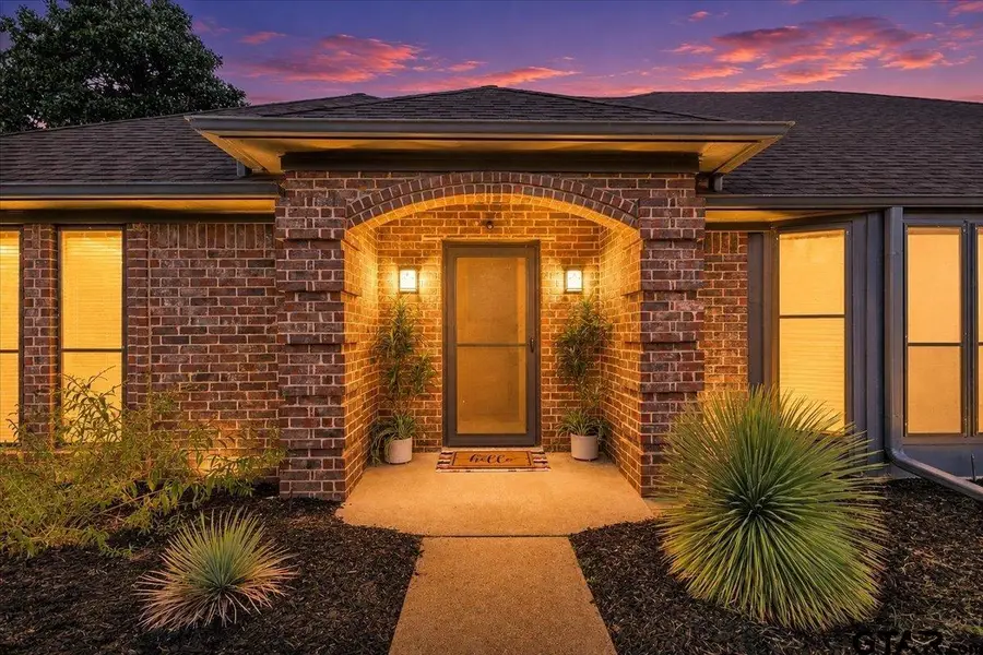 121 Crestview St, Chandler, TX 75758 - #2
