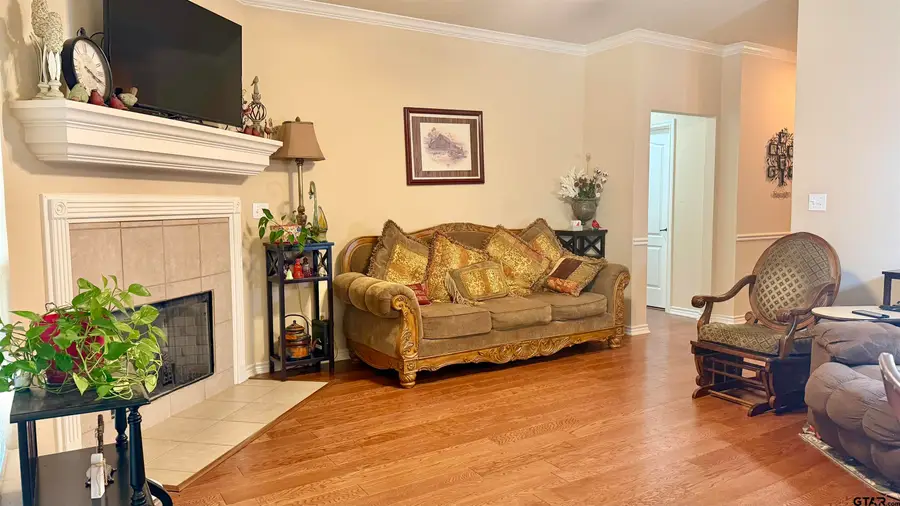 421 Cumberland Rd Unit 404, Tyler, TX 75703 - #3