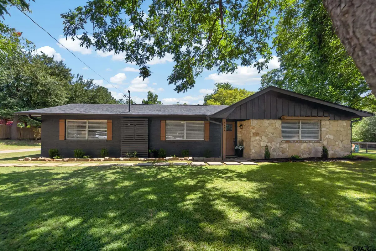 2425 Live Oak St, Jacksonville, TX 75766 - #1