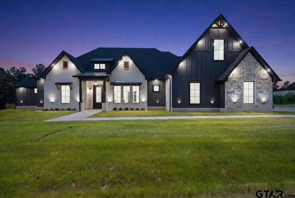 17402 Woodcrest Cir, Lindale,  75771