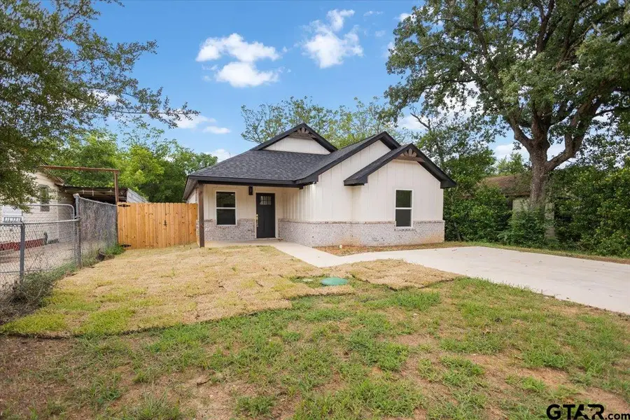 917 Crosby St., Tyler, TX 75701 - #3