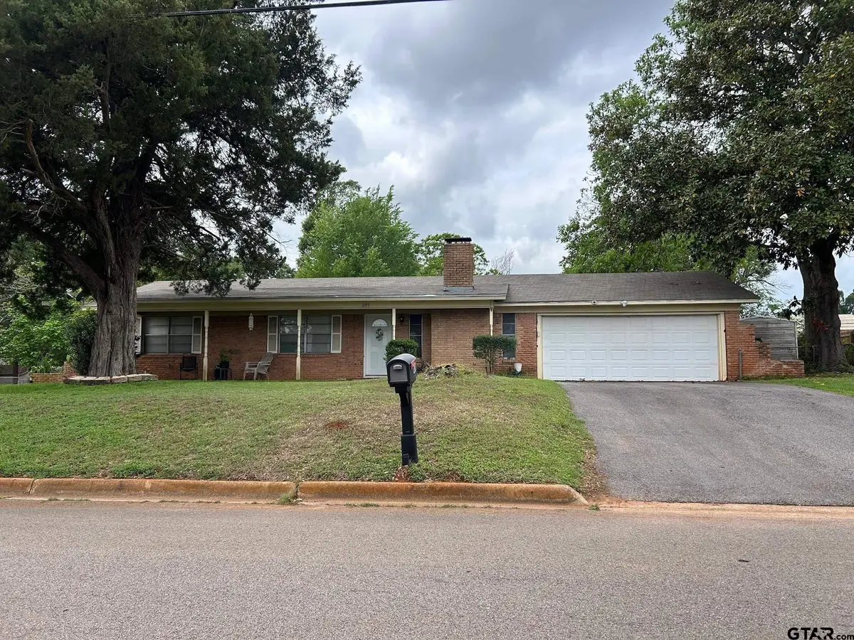 201 Shamrock Dr, Palestine, TX 75803 - #1