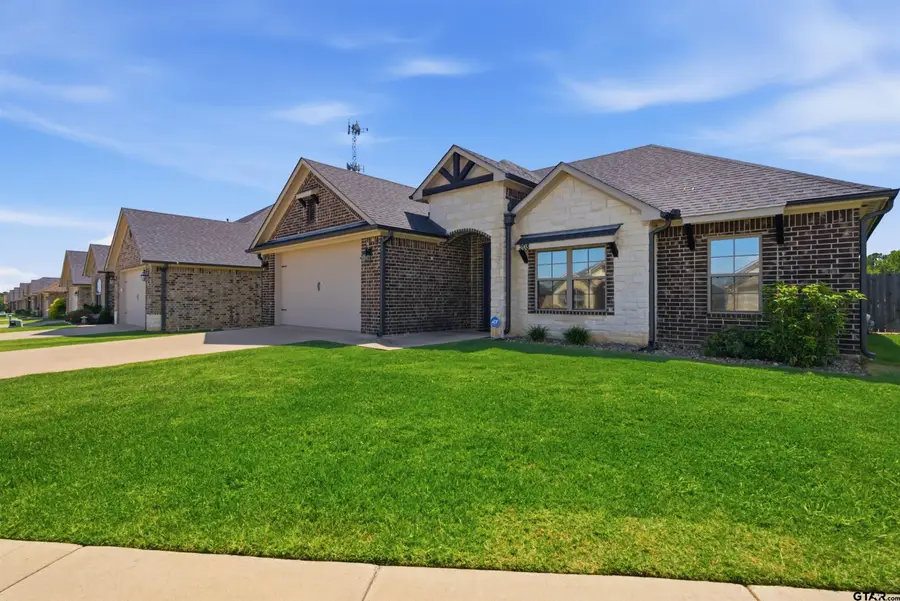208 Patience, Lindale, TX 75771 - #2