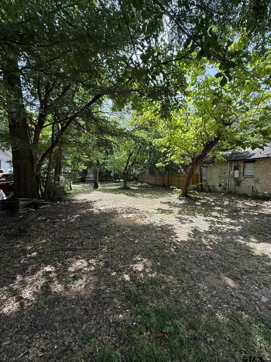 1513 N Palace Ave, Tyler, TX 75702 - #2