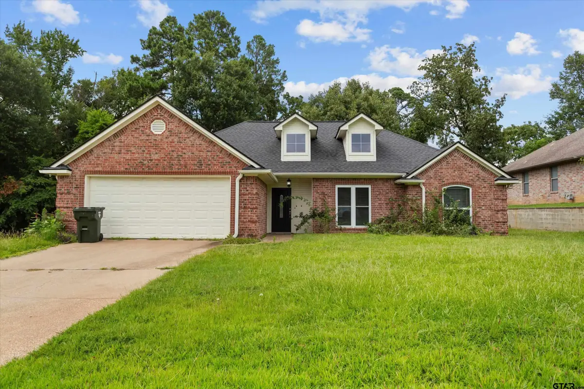 3121 Vineyard Ave., Tyler, TX 75701 - #1