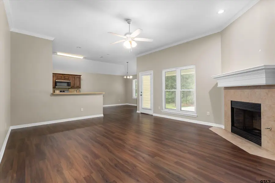 3121 Vineyard Ave., Tyler, TX 75701 - #3