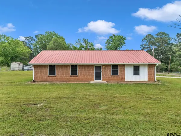 600 N Lake St, Waskom, TX 75692