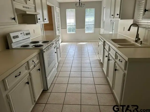 3422 Omega, Tyler, TX 75707 - #2
