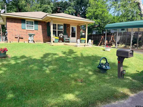 403 Short St., Troup,  75789