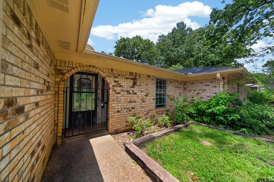 3908 Wakefield Dr, Tyler, TX 75701 - #3