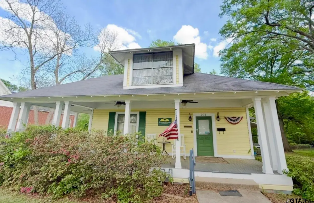 202 Graham St, Mineola, TX 75773 - #1