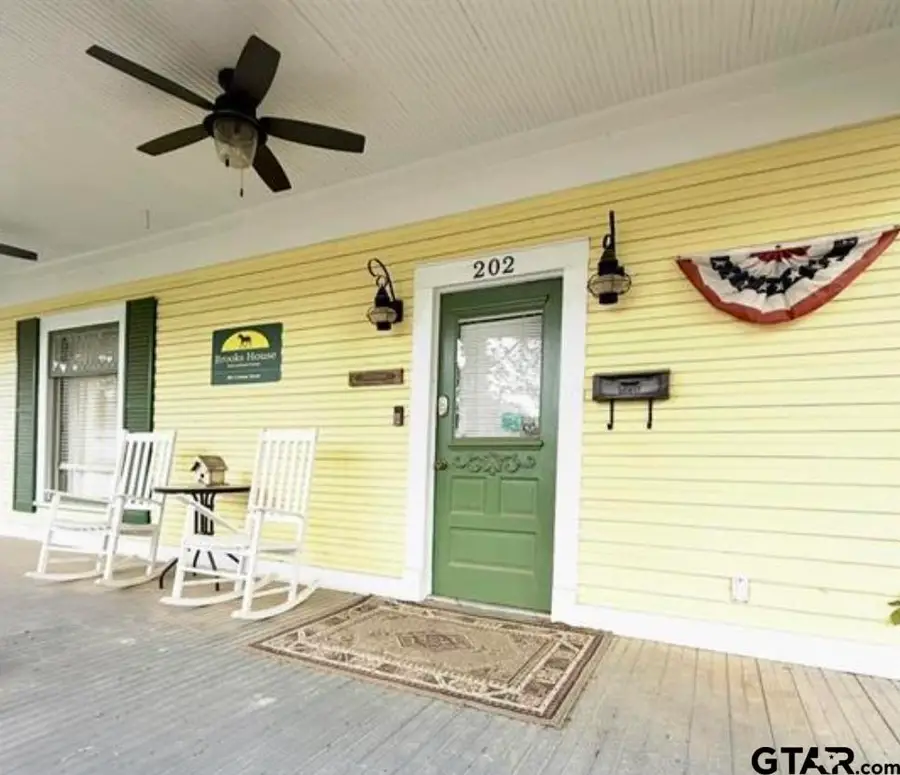 202 Graham St, Mineola, TX 75773 - #3
