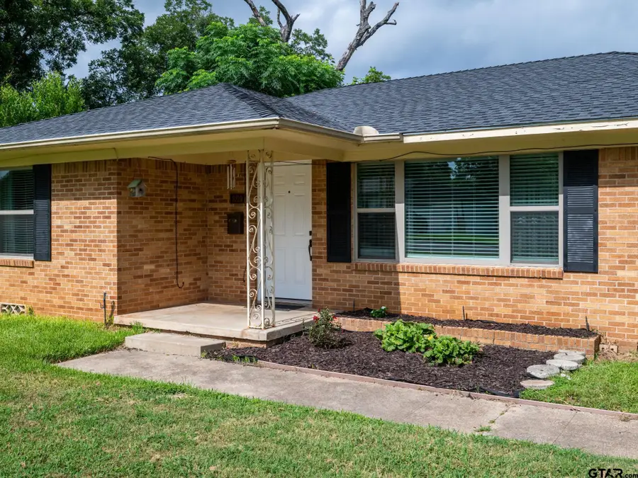 2219 Crestwood Dr, Tyler, TX 75701 - #2