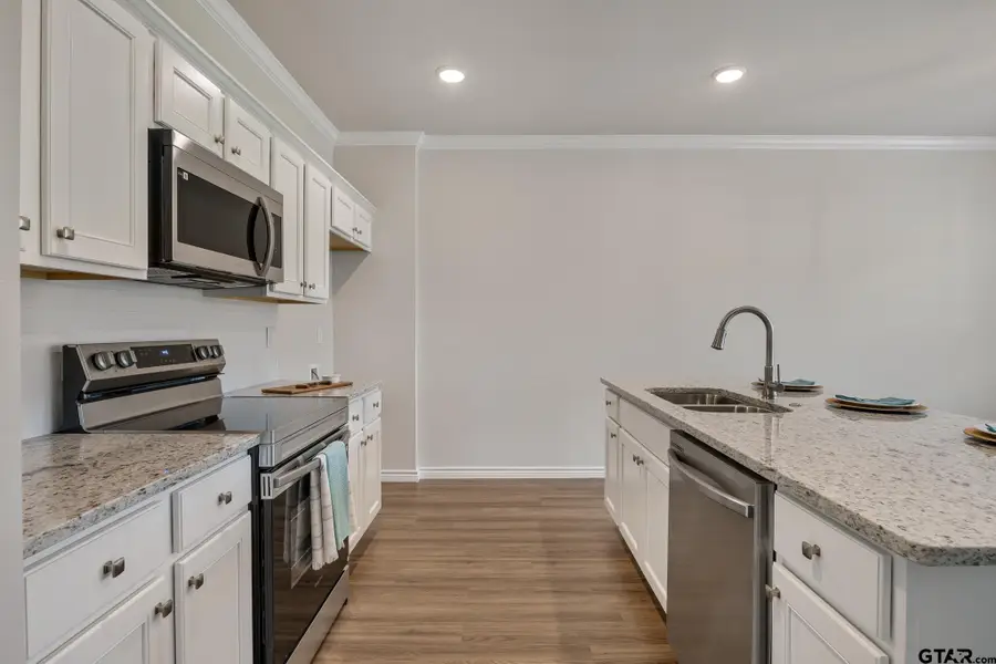 1201 Park Meadows Dr., Whitehouse, TX 75791 - #3