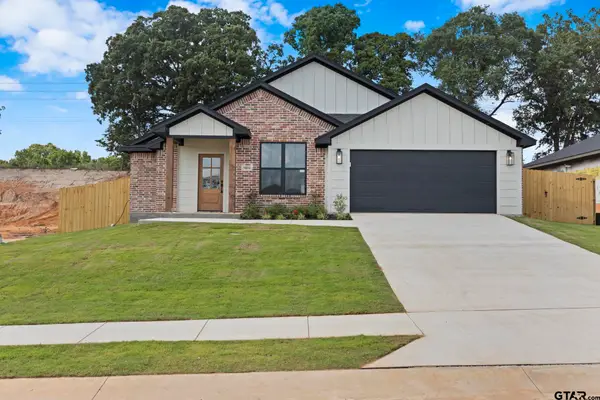 16510 Crossing Circle, Lindale,  75771