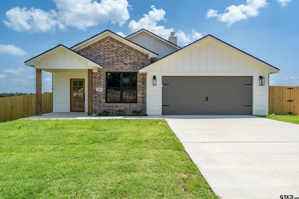 16637 Crossing Circle, Lindale,  75771