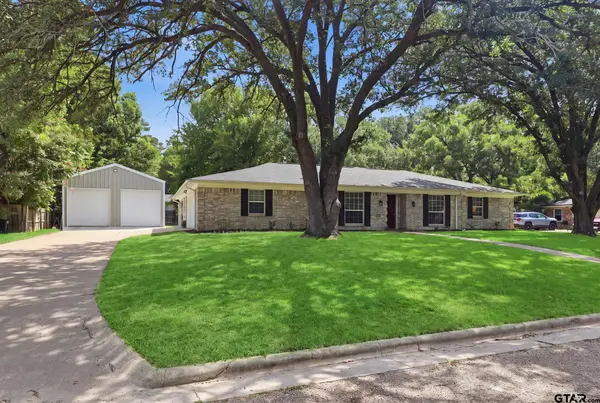 1609 Greenway, Gilmer,  75644