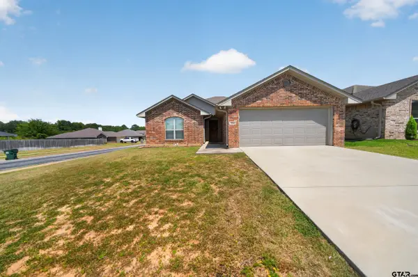 19943 Meadow West Ln, Flint, TX 75762