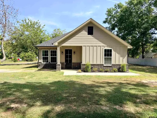 5350 First St, Chandler, TX 75758