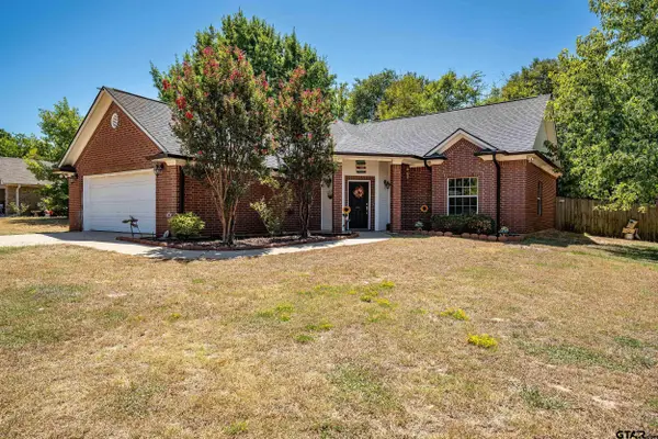 405 Husky Drive, Lindale, TX 75771