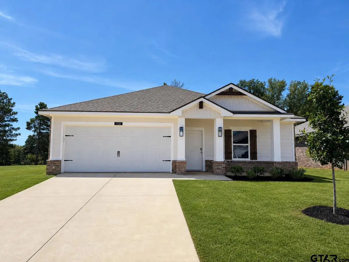 1118 Park Meadows Dr., Whitehouse, TX 75791 - #1